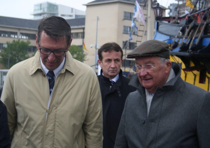 Article : Le Roi abdique. Vive le Roi